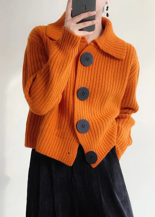 Delicate cardigan met grote knopen en lange mouwen in een romantische stijl